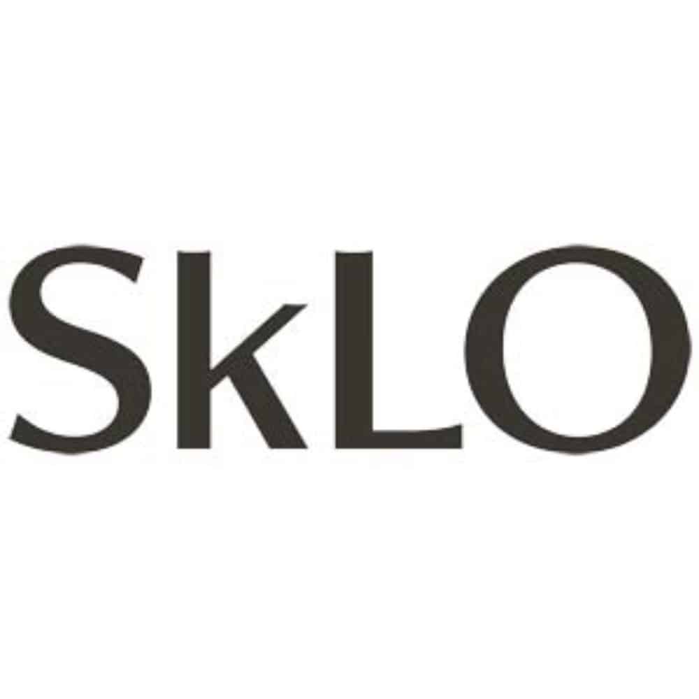 Sklo